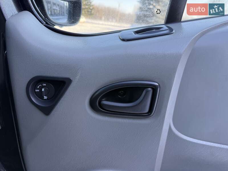 Минивэн Renault Trafic 2007 в Ровно