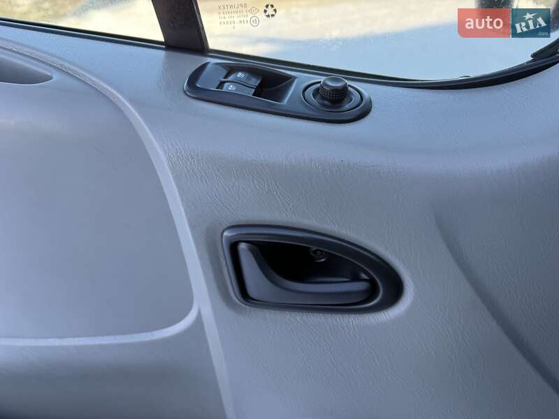 Минивэн Renault Trafic 2007 в Ровно