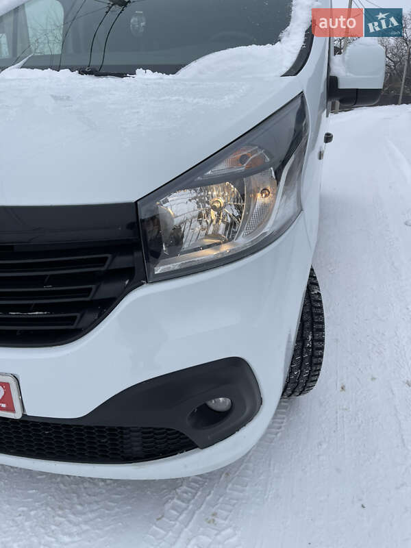 Минивэн Renault Trafic 2015 в Калуше