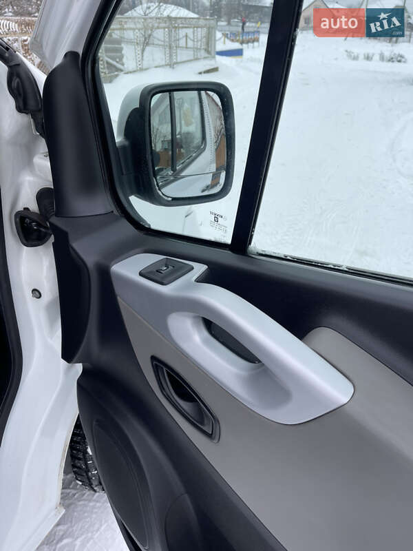 Минивэн Renault Trafic 2015 в Калуше