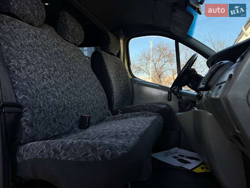 Мінівен Renault Trafic 2003 в Івано-Франківську