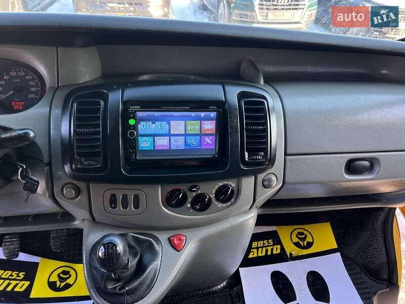 Мінівен Renault Trafic 2003 в Івано-Франківську