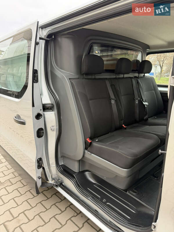 Грузопассажирский фургон Renault Trafic 2017 в Дубно