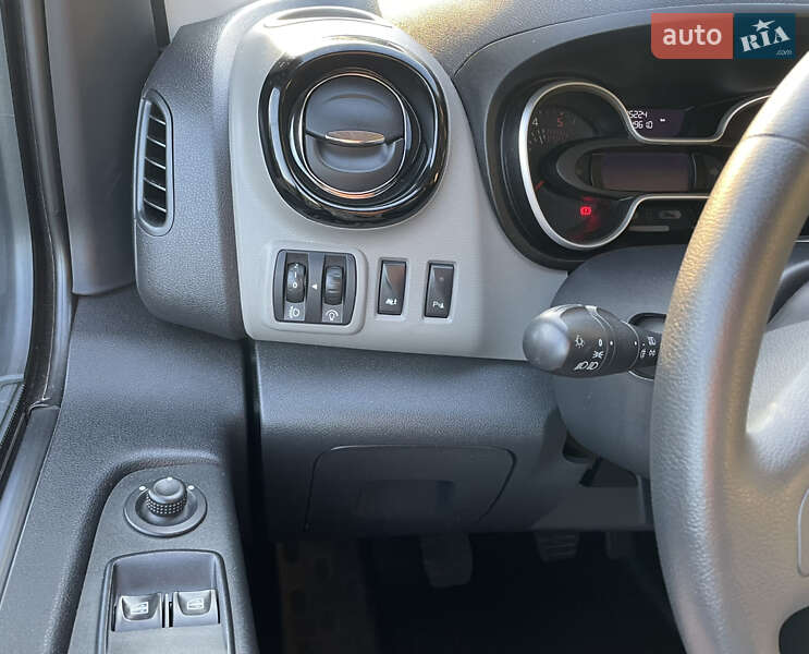 Вантажопасажирський фургон Renault Trafic 2018 в Києві