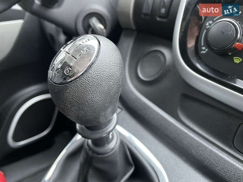 Вантажопасажирський фургон Renault Trafic 2018 в Києві