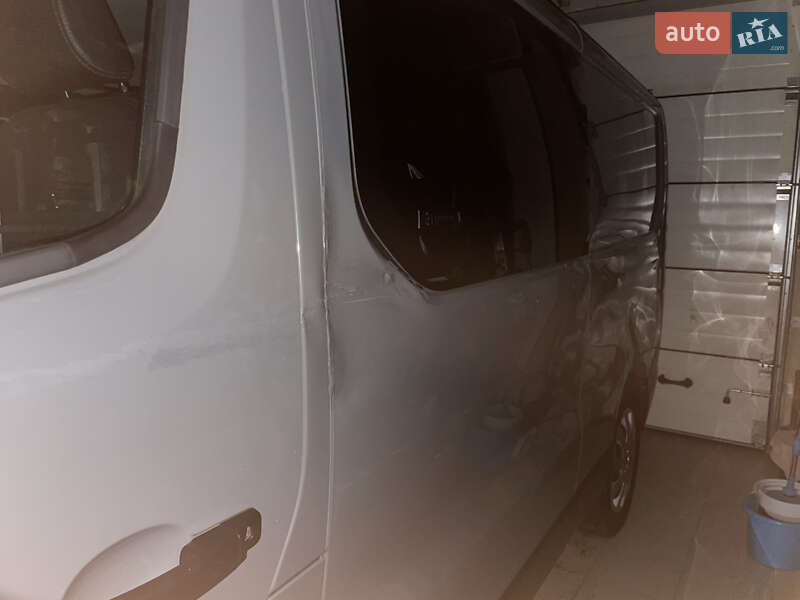 Вантажопасажирський фургон Renault Trafic 2018 в Києві