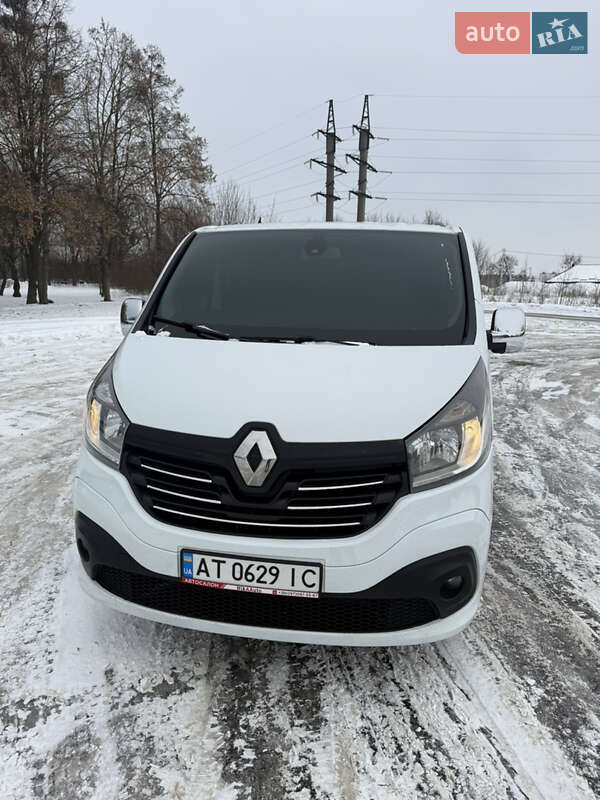 Мінівен Renault Trafic 2015 в Володимирі