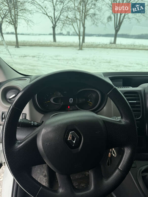 Мінівен Renault Trafic 2015 в Володимирі