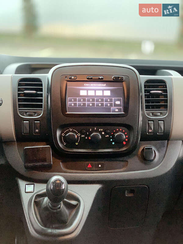 Мінівен Renault Trafic 2015 в Володимирі