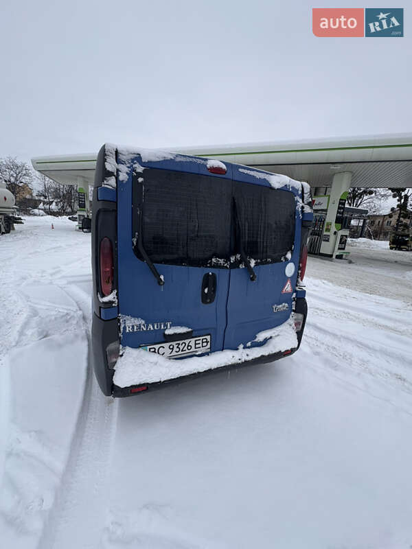 Вантажопасажирський фургон Renault Trafic 2002 в Стрию