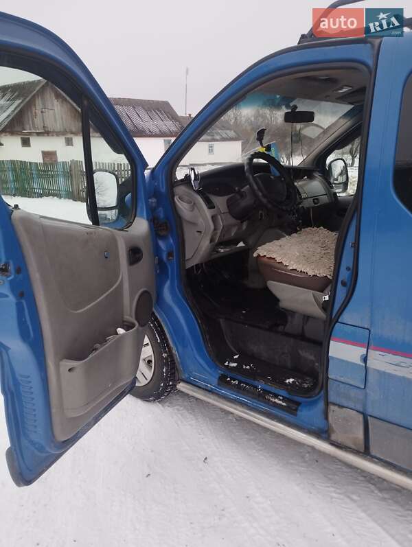 Мінівен Renault Trafic 2004 в Звягелі