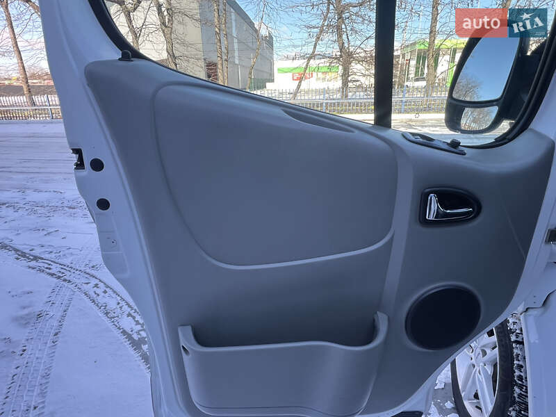 Мінівен Renault Trafic 2006 в Одесі