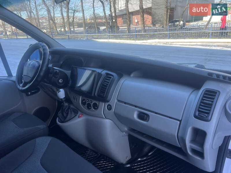 Мінівен Renault Trafic 2006 в Одесі