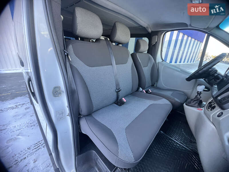 Мінівен Renault Trafic 2006 в Одесі