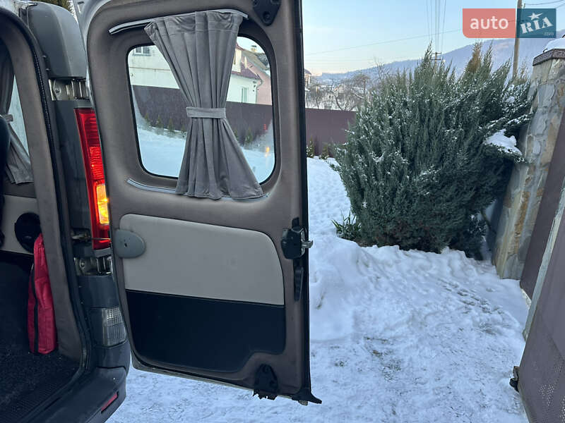 Минивэн Renault Trafic 2007 в Делятине