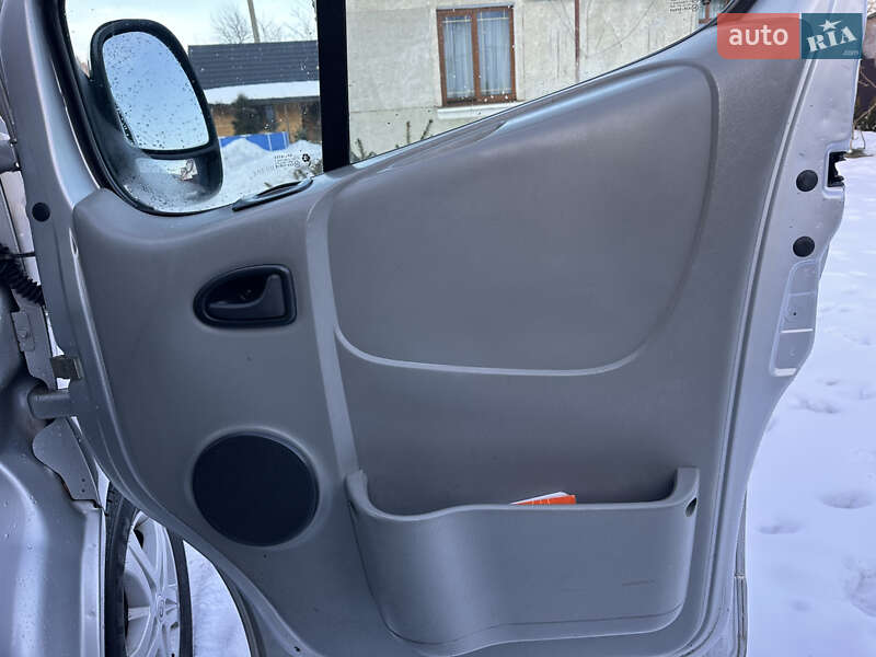 Минивэн Renault Trafic 2007 в Делятине