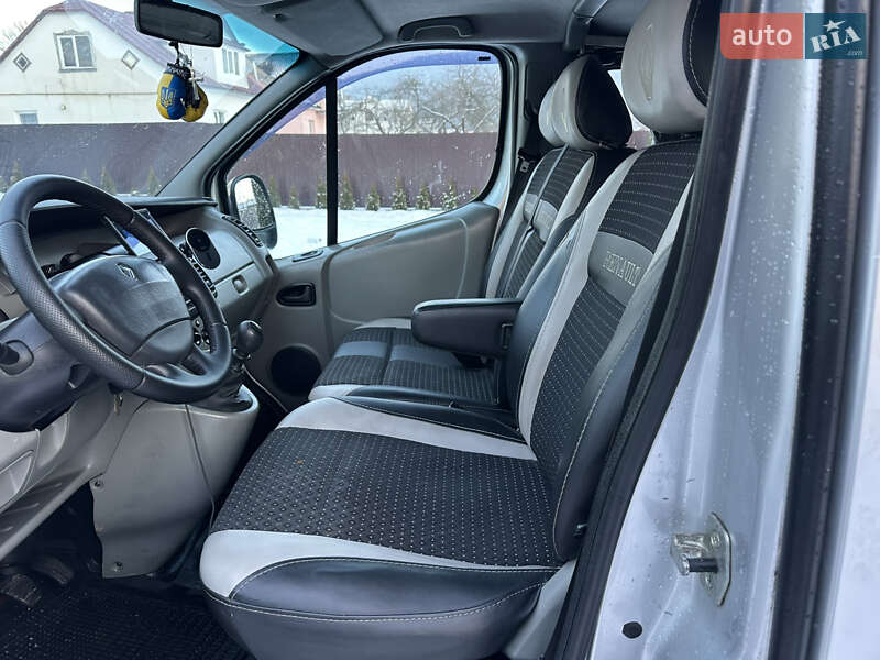 Минивэн Renault Trafic 2007 в Делятине