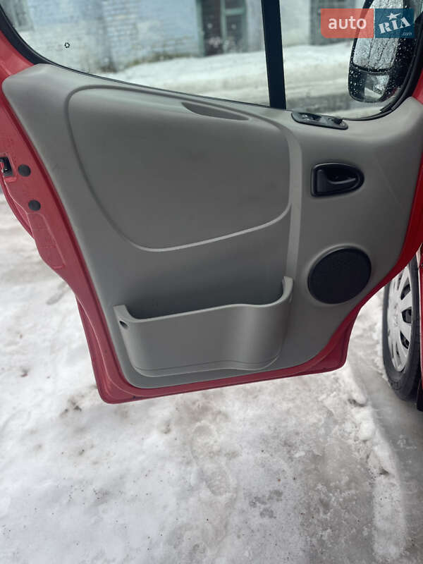 Мінівен Renault Trafic 2012 в Бродах