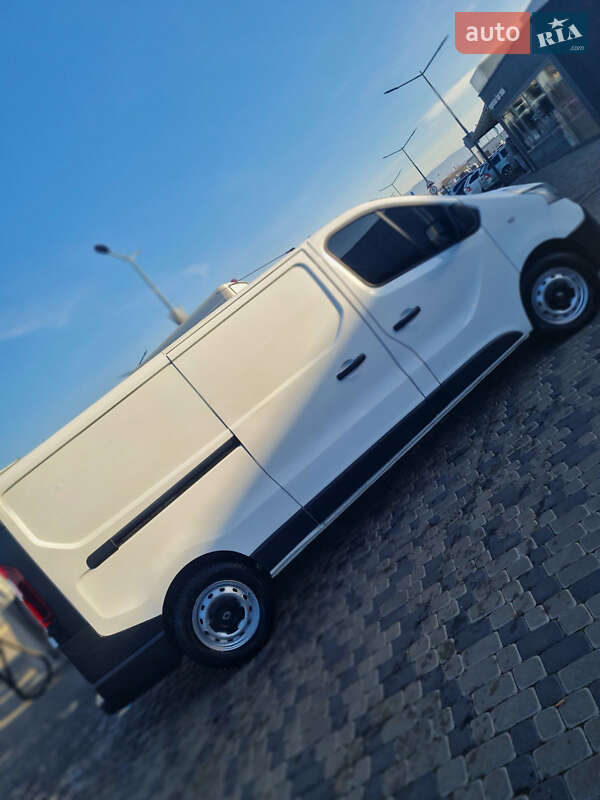 Вантажний фургон Renault Trafic 2017 в Мукачевому