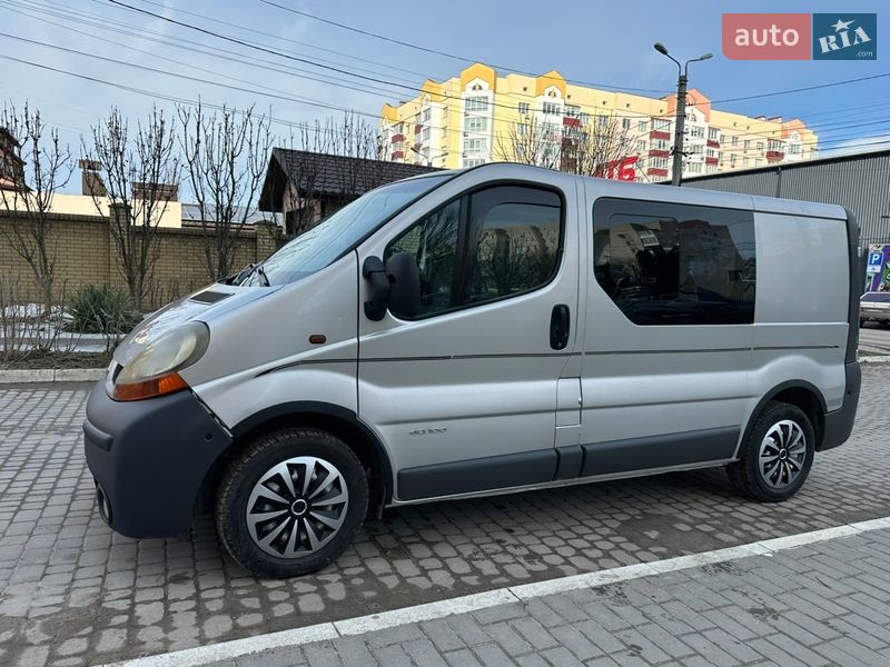 Грузопассажирский фургон Renault Trafic 2003 в Каменец-Подольском