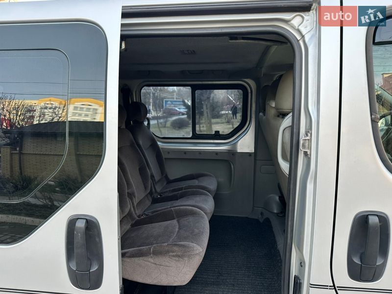 Грузопассажирский фургон Renault Trafic 2003 в Каменец-Подольском