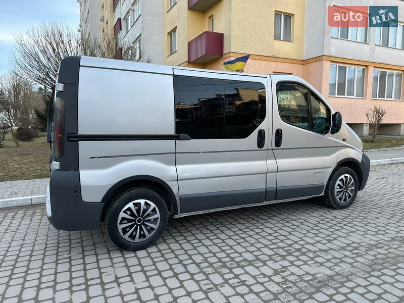Грузопассажирский фургон Renault Trafic 2003 в Каменец-Подольском