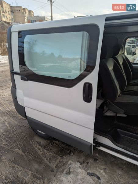 Грузопассажирский фургон Renault Trafic 2003 в Львове