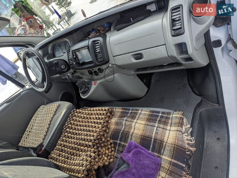 Грузопассажирский фургон Renault Trafic 2003 в Львове