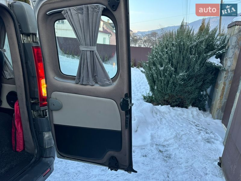 Минивэн Renault Trafic 2007 в Делятине