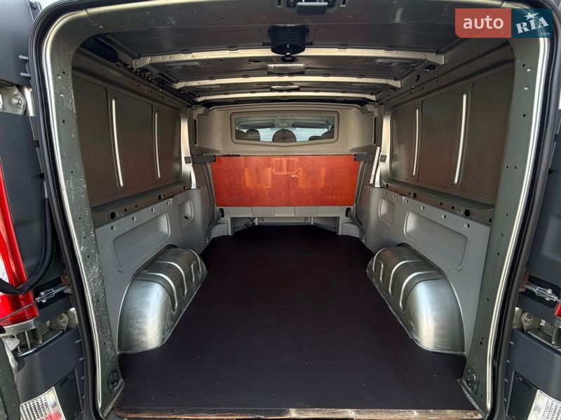 Вантажопасажирський фургон Renault Trafic 2012 в Дубні