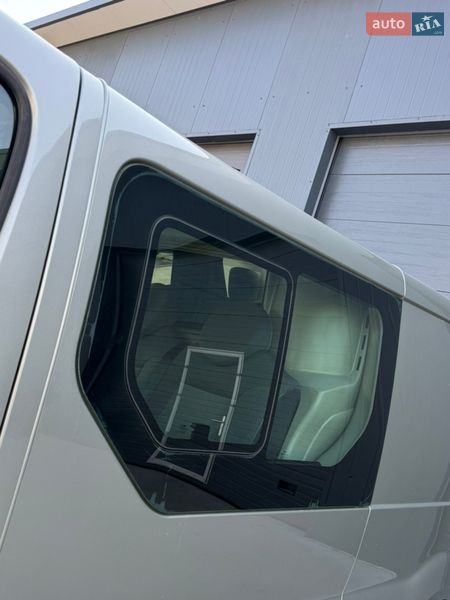 Вантажопасажирський фургон Renault Trafic 2012 в Дубні