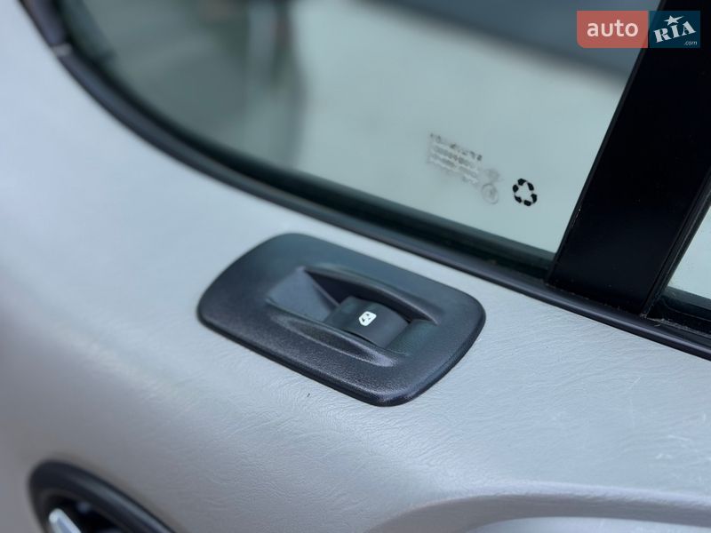 Вантажопасажирський фургон Renault Trafic 2012 в Дубні