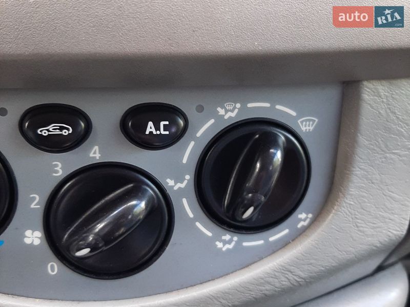 Грузопассажирский фургон Renault Trafic 2010 в Полтаве