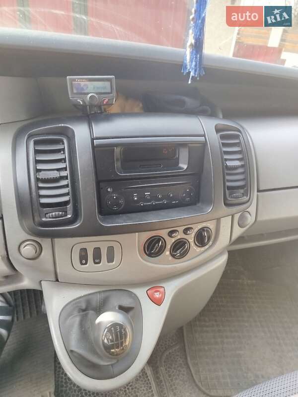 2005 Renault Trafic, VIN VF1FLACA65V250395:plate — фото 1 (autoria)