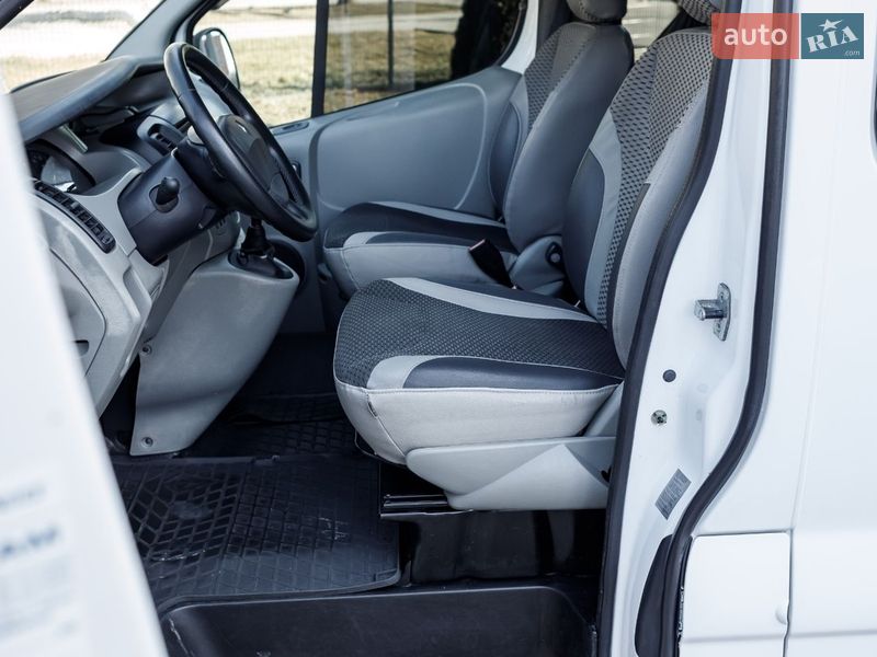 Минивэн Renault Trafic 2007 в Баре фото 14 Минивэн Renault Trafic 2007 в Баре