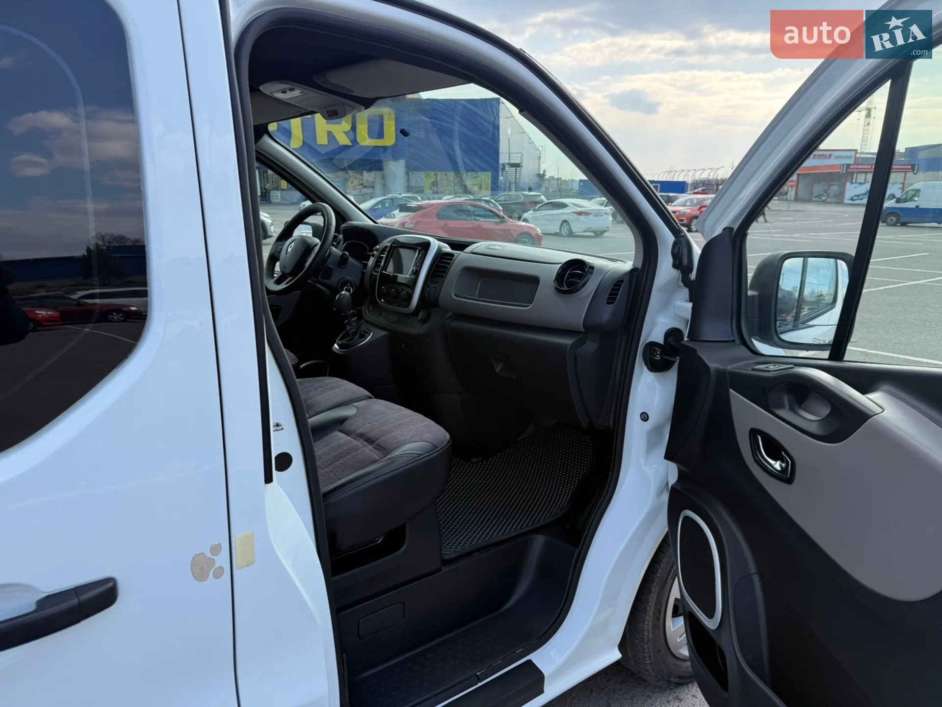 2017 Renault Trafic - мініатюра 15