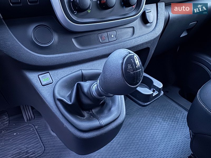 Грузопассажирский фургон Renault Trafic 2016 в Луцке