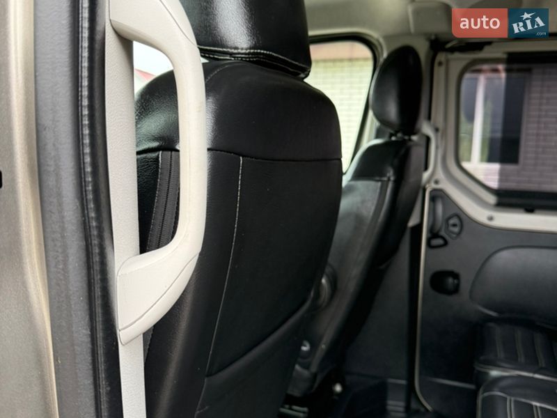 Вантажопасажирський фургон Renault Trafic 2019 в Києві фото 63 Вантажопасажирський фургон Renault Trafic 2019 в Києві