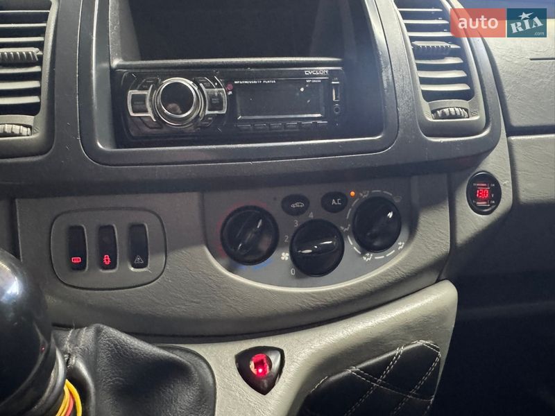 Минивэн Renault Trafic 2002 в Владимире фото 29 Минивэн Renault Trafic 2002 в Владимире