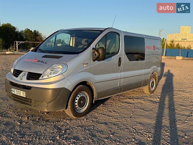 Вантажопасажирський фургон Renault Trafic 2012 в Дніпрі