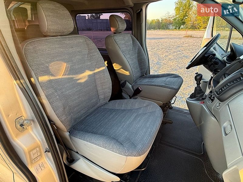 Вантажопасажирський фургон Renault Trafic 2012 в Дніпрі