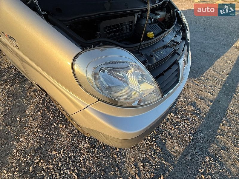 Вантажопасажирський фургон Renault Trafic 2012 в Дніпрі