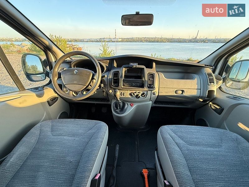 Вантажопасажирський фургон Renault Trafic 2012 в Дніпрі