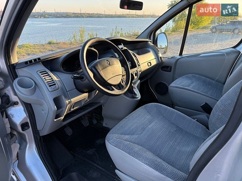Вантажопасажирський фургон Renault Trafic 2012 в Дніпрі