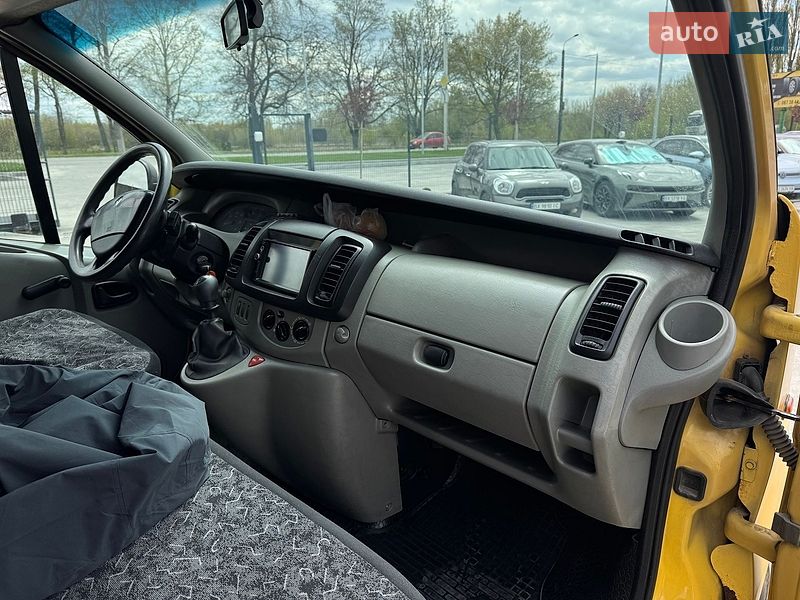 Минивэн Renault Trafic 2003 в Каменец-Подольском