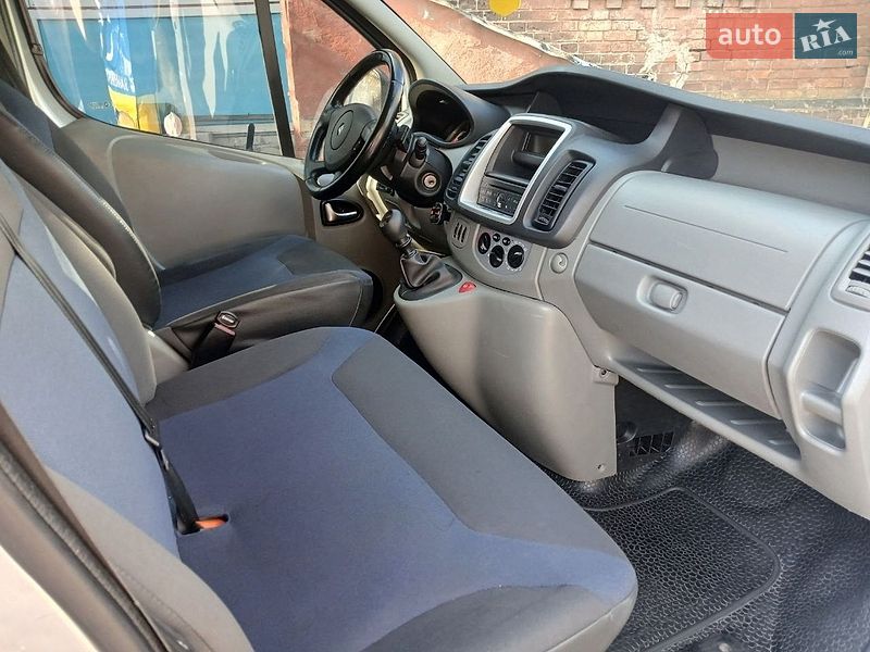 Мінівен Renault Trafic 2011 в Конотопі