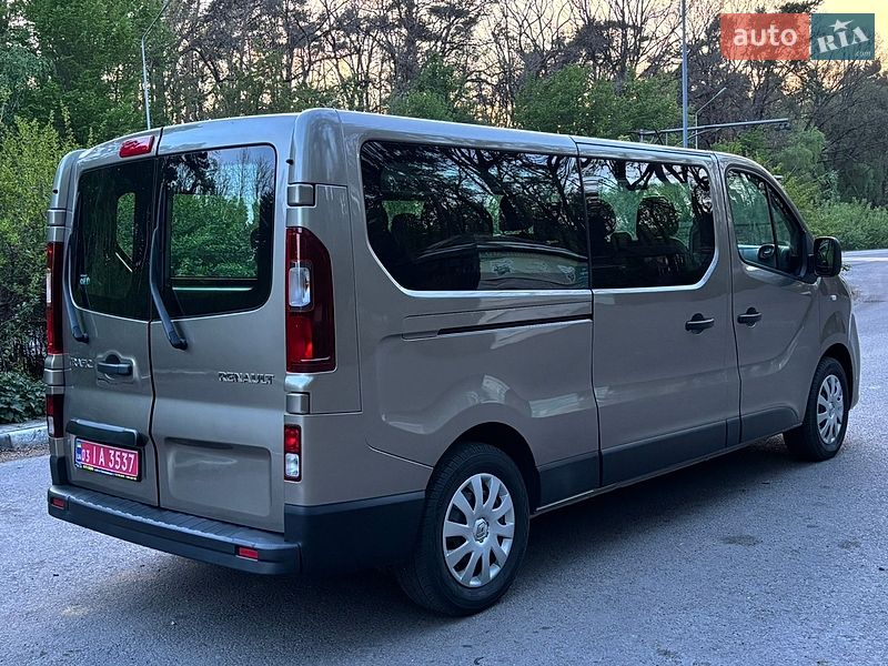 Минивэн Renault Trafic 2015 в Луцке