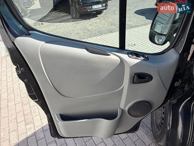 Минивэн Renault Trafic 2006 в Ровно