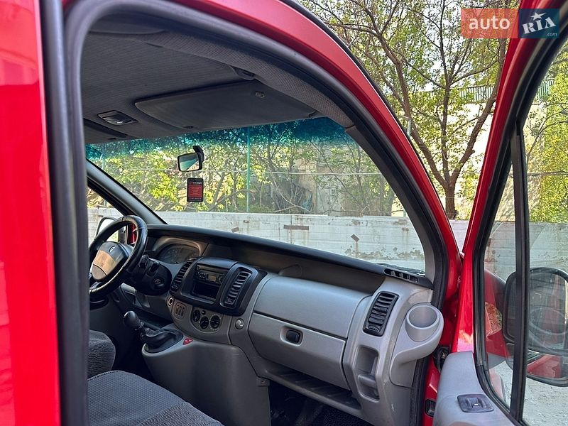 Грузопассажирский фургон Renault Trafic 2006 в Каменец-Подольском