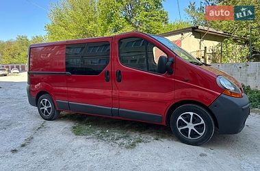 Грузопассажирский фургон Renault Trafic 2006 в Каменец-Подольском